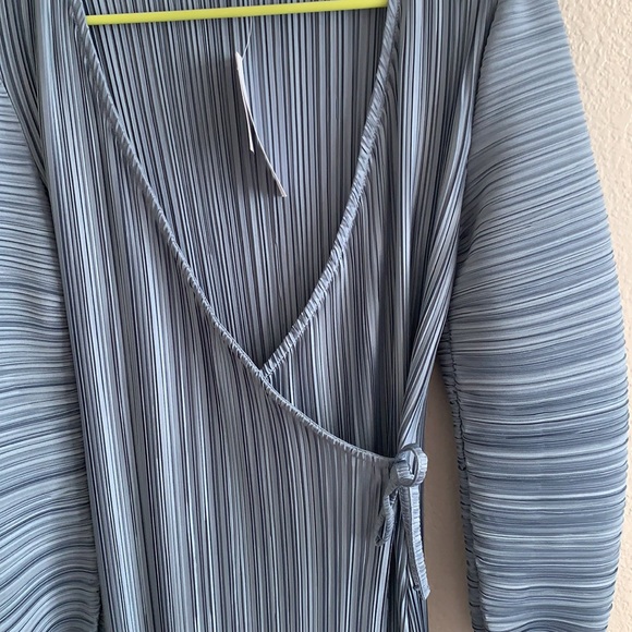 TOPSHOP V-NECK LONG SLEEVE WRAP MIDI DRESS - Picture 4 of 6